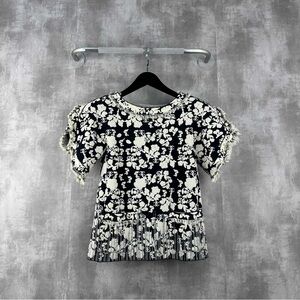 🚩steal authentic CHANEL Black and White Floral Top